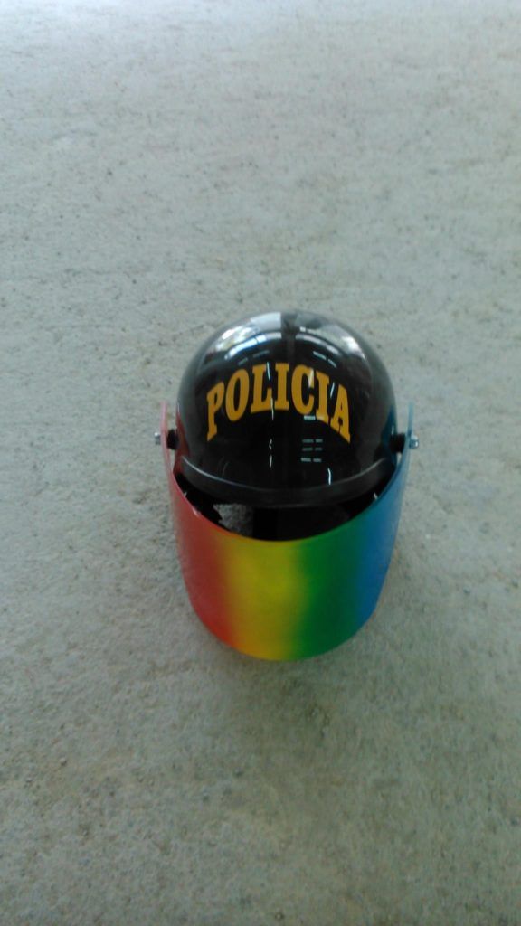 Casco de la Policía Peruana. Foto: B. Pólack