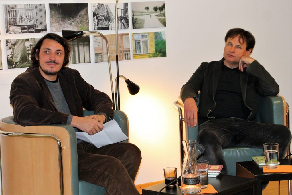 Lectura en la casa de la Literatura de Bernd Schuchter (izq.) y Wolfgang Hermann (der.)