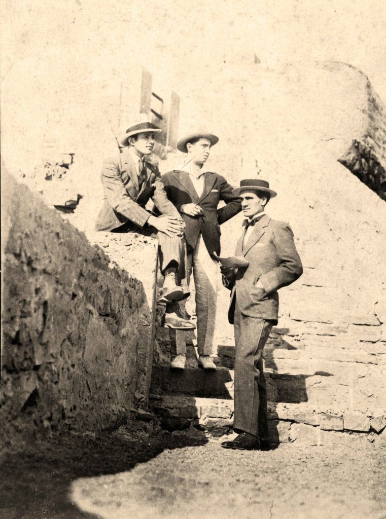 Julio C. Gamboa, Abraham Valdelomar y César Vallejo en la avenida Costanera de Lima, 1918 o 1919 Crédito de la foto: Archivo Juan Espejo Asturrizaga.